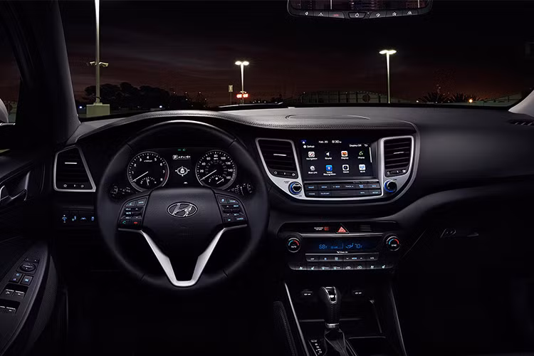 Đáng tiếc là thông tin cụ thể về Hyundai Tucson N vẫn rất ít ỏi. Nhiều người hi vọng mẫu crossover cỡ C này sẽ được trang bị động cơ tăng áp, dung tích 2.0l, tạo công suất tối đa 271 mã lực tương tự Hyundai i30N.