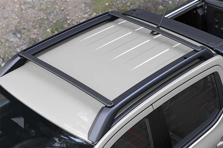 Thanh thể thao cho phép người lái dễ dàng điều chỉnh 5 vị trí chỉ bằng một tay. Trang bị này đáp ứng mọi nhu cầu chuyên chở, kể cả vật dụng có kích thước lớn thậm chí tương đương chiều dài của xe như kayak và ván chèo, giúp người dùng có thể tham gia hoạt động thể thao dưới nước thú vị.