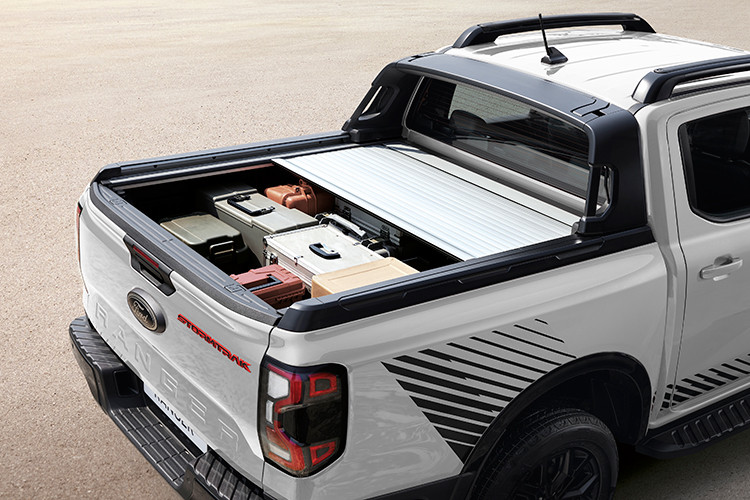 Ford Ranger Stormtrak tiếp tục kế thừa các tính năng hỗ trợ lái vốn là thế mạnh của các phiên bản Ranger tiền nhiệm như phanh tay điện tử với tính năng giữ phanh tự động, Kiểm soát Hành trình Thích ứng (ACC), Cảnh báo Lệch làn và Hỗ trợ Duy trì Làn đường (LKA), Hỗ trợ Phanh Khẩn cấp khi gặp chướng ngại vật (AEB), Cảnh báo điểm mù kết hợp xe cắt ngang (BLIS) tương tự các mẫu xe SUV cao cấp.