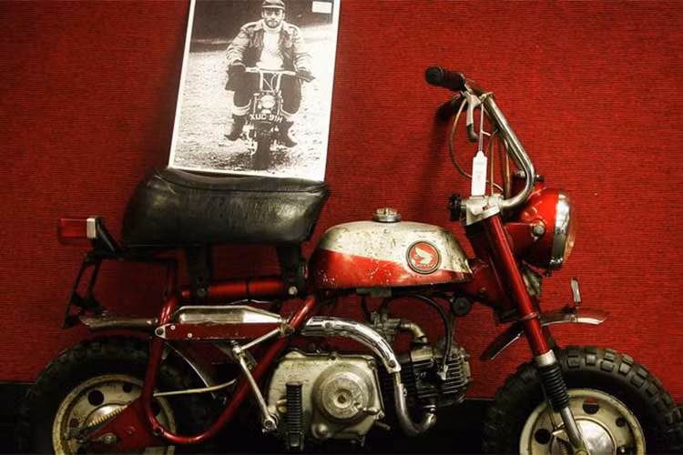 Dù để lại nhiều tiếc nuối nhưng Honda vẫn bắt buộc phải đặt một dấu chấm cho dòng xe khỉ này bởi Nhật Bản hiện đang áp dụng quy chuẩn khí thải Euro4 theo các nước Châu Âu và việc phát triển khối động cơ mới sẽ tăng thêm chi phí sản xuất một chiếc xe, dẫn đến lợi nhuận thu về sẻ mỏng hơn, không đáng so với công sức bỏ ra.