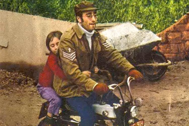 Chiếc xe này từng được John Lennon sử dụng từ năm 1969 đến 1971. Trong khoảng thời gian này, có một vài hình ảnh về ông sử dụng chiếc xe dạo quanh Công Viên Tittenhurst. Sau đó, chiếc xe được bán trao tay qua một vài người và người chủ cuối cùng - John Harrington - đã giữ gìn suốt 47 năm trước khi bán lại cho viện bảo tàng National Motorcycle Museum với giá khoảng 30.000 Bảng Anh.