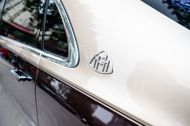 So với những chiếc xe siêu sang Mercedes-Maybach S680 nhập tư nhân đang được chào bán từ 22 đến 27 tỷ đồng, dễ dàng thấy Mercedes-Maybach S680 chính hãng đang có lợi về giá nhưng "phốt cũ" của những G63 hay Maybach GLS600 có thể khiến khách hàng rất thận trọng để đặt lên bàn cân trước khi chốt mua xe chính hãng hay không.