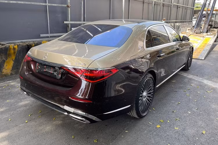 Dòng xe siêu sang Mercedes-Maybach S-Class thế hệ mới đã ra mắt được hơn 1 năm và đến nay, đại lý chính hãng mới đưa ra mức giá bán dự kiến dành cho phiên bản Mercedes-Maybach S680 siêu sang. Mẫu xe được các nhà giàu Việt hướng đến sở hữu vì được xem như trùm cuối của Mercedes-Maybach S-Class thế hệ mới.