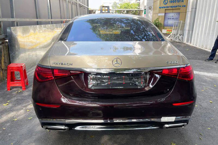 Dòng xe siêu sang Mercedes-Maybach S680 được xem là trùm cuối của Mercedes-Maybach S-Class thế hệ mới, xe sử dụng động cơ V12, dung tích 6.0 lít, tăng áp kép được chế tạo thủ công giúp xe dễ dàng tạo ra công suất tối đa 621 mã lực và mô-men xoắn cực đại 1.001 Nm.