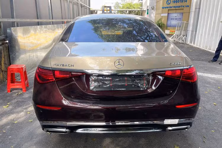 Dòng xe siêu sang Mercedes-Maybach S680 được xem là trùm cuối của Mercedes-Maybach S-Class thế hệ mới, xe sử dụng động cơ V12, dung tích 6.0 lít, tăng áp kép được chế tạo thủ công giúp xe dễ dàng tạo ra công suất tối đa 621 mã lực và mô-men xoắn cực đại 1.001 Nm.
