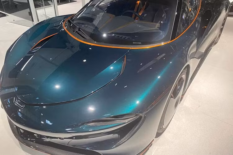 Ngay trong những ngày đầu năm 2022, một người chuyên nhập khẩu siêu xe về nước đã rao bán với các đại gia Việt 1 trong những chiếc xe được mệnh danh là siêu phẩm của thế kỷ 21 này. Cái tên được chúng tôi nhắc đến chính là mẫu xe McLaren Speedtail đặc biệt, một đàn em của huyền thoại McLaren F1 hiện có giá rao bán lại không dưới 12 triệu đô la.