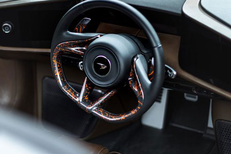 Giá xe McLaren dành cho phiên bản Speedtail chỉ từ 56 tỷ đồng lúc xuất xưởng nhưng hiện 1 số đại lý có xe sẵn để bán cho khách đang hét giá lên không dưới 3,6 triệu đô la, thậm chí có chiếc McLaren Speedtail được rao bán gần 5 triệu đô la.