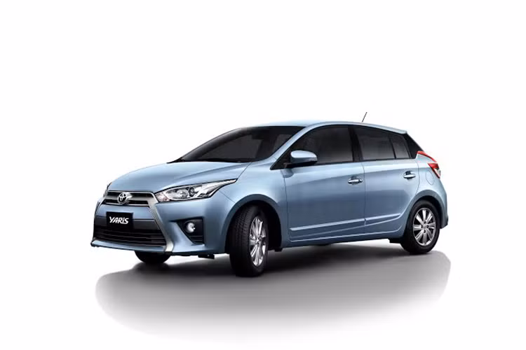 Trên phiên bản mới này, xe còn sở hữu hệ thống điều hòa tự động trang bị trên phiên bản G và chỉnh tay trên phiên bản E; Cửa sổ chỉnh điện tích hợp chức năng chống kẹt phía người lái cùng các ngăn đựng vật dụng. Khoang hành lý cũng được mở rộng lên đến 79 lít. Hàng ghế sau gập được theo tỷ lệ 60-40 cho không gian rộng hơn khi cần thiết.