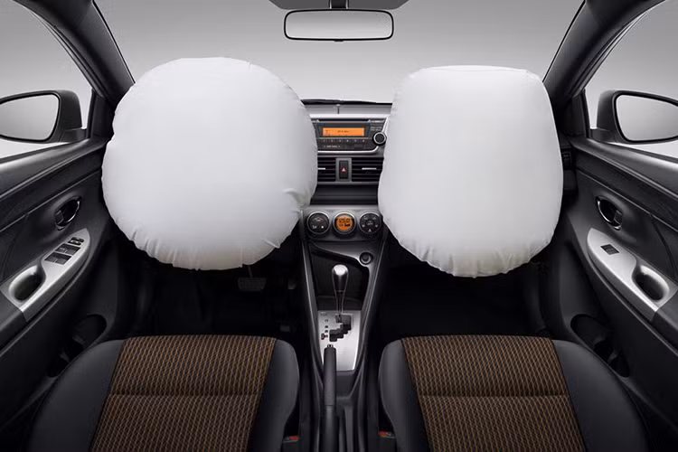 Yaris được trang bị cấu trúc thân xe GOA với các vùng co rụm ở phía trước và phía sau với khả năng hấp thụ xung lực khi xảy ra va chạm. Người lái và hành khách được bảo vệ tối đa với 2 túi khí phía trước. Hệ thống chống bó cứng phanh ABS, hệ thống phân phối lực phanh điện tử EBD cùng hệ thống hỗ trợ lực phanh khẩn cấp BA...