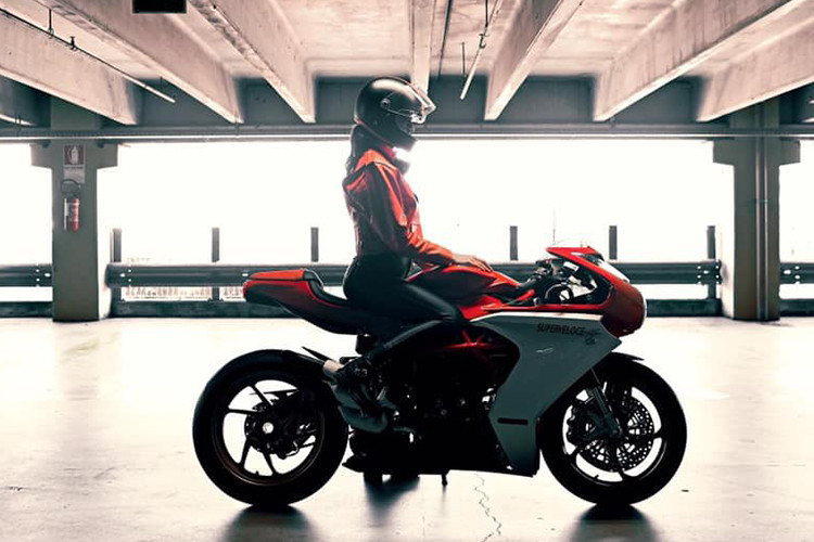 Cung cấp sức mạnh cho chiếc xe là khối động cơ từ F3 800 với 3 xy-lanh dung tích 798cc cho sức mạnh cực đại hoảng 148 mã lực tại 13.000 vòng tua/phút, mô-men xoắn cực đại đạt 88Nm tại 10.600 vòng/phút.