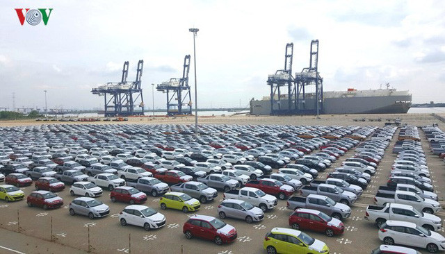 Hiện tại, Toyota Việt Nam cũng đã công bố giá bán cho các mẫu xe nhập khẩu này, còn Mitsubishi vẫn chưa thông báo chính thức, do xe mới cập cảng nên các chi phí cụ thể vẫn chưa thể thống kê nên hãng chưa định hình được giá bán.