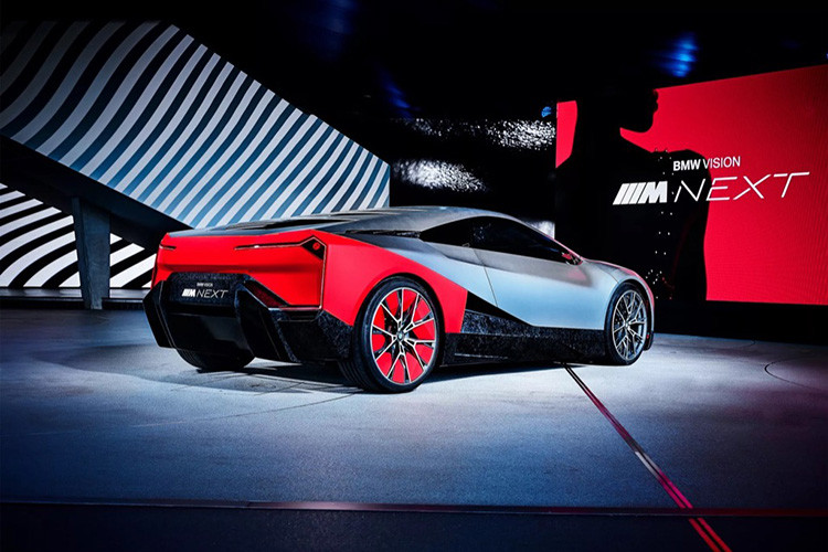 Cuối cùng, BMW i8 đã ngừng sản xuất vào năm 2020 mà không có mẫu xe kế nhiệm, do nhà sản xuất ôtô quyết định dừng dự án i16. Dukec gợi ý rằng đại dịch có thể đóng một vai trò nào đó dẫn tới việc này: “Trong khi chúng tôi thúc đẩy, thế giới đã thay đổi vào năm 2020. Và vì vậy, đáng tiếc là công việc trong dự án đã phải dừng lại”. 