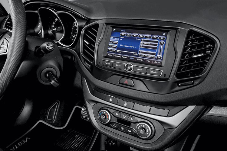 Về khả năng vận hành, động cơ 1.6L cho công suất tối đa 106 mã lực trong khi loại 1.8L của bản số tự động đem lại sức mạnh 122 mã lực. Riêng bản Sport cao cấp nhất được trang bị động cơ 1.8L tăng áp, sản sinh công suất tối đa 145 mã lực. Xe sở hữu khoang hành lý lớn đạt dúng tích lên đến 480 lít.