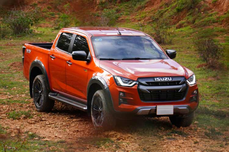 Ở vị trí thứ 4, Isuzu D-Max báo về 32 xe giao đến tay khách hàng, tăng trưởng 39% so với tháng 8, nâng doanh số cộng dồn 9 tháng đầu năm lên con số 393 xe.