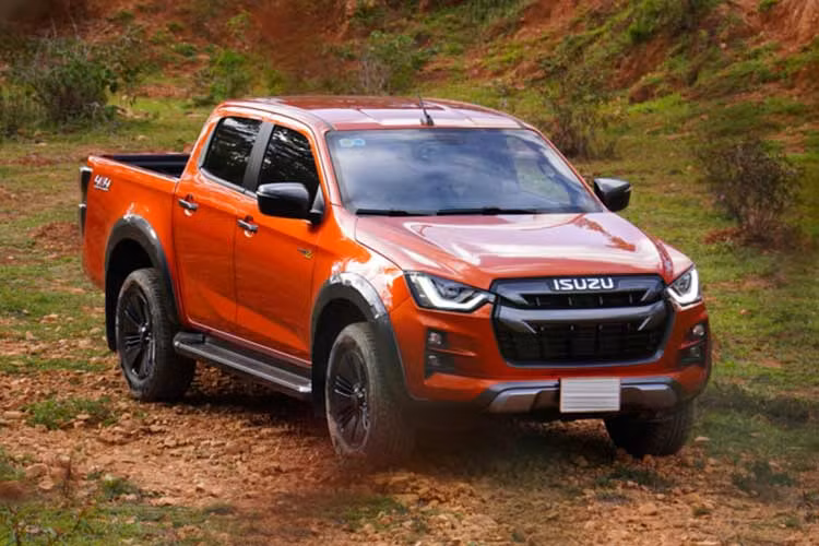 Ở vị trí thứ 4, Isuzu D-Max báo về 32 xe giao đến tay khách hàng, tăng trưởng 39% so với tháng 8, nâng doanh số cộng dồn 9 tháng đầu năm lên con số 393 xe.