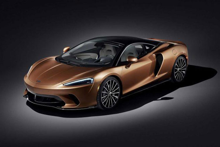 Mẫu siêu xe McLaren GT mới sở hữu DNA thiết kế của mẫu hypercar McLaren Speedtail "đàn anh" trước đây với phong cách thiết kế mềm mại, đơn giản nhưng không kém phần sắc sảo cần có của một siêu xe.