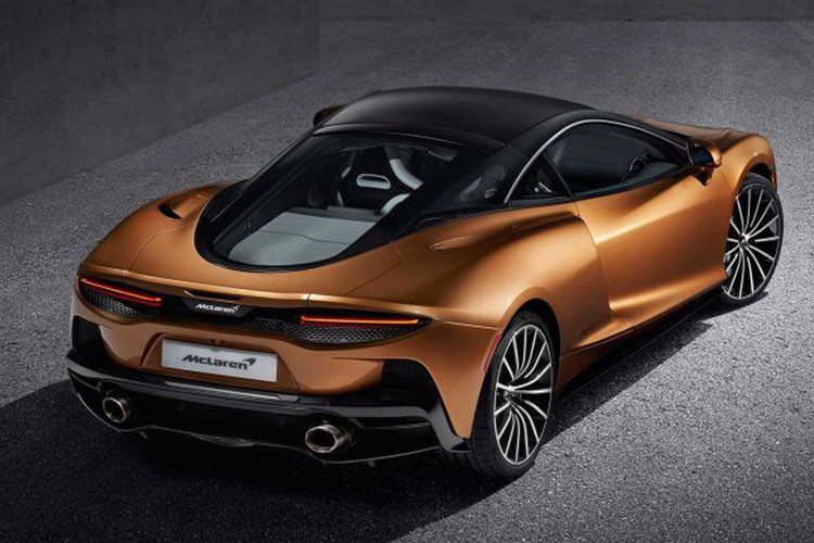 McLaren GT có thời gian tăng tốc từ 0 - 100 km/h chỉ trong 3,2 giây trước khi đạt tốc độ tối đa 326 km/h, người lái có tổng cộng 03 chế độ lái bao gồm: Thoải mái (Comfort), Thể thao (Sport) và chạy Track (Track Mode). 