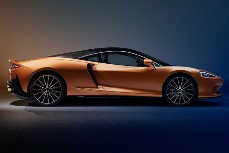 Thuộc dòng Grand Tourer, siêu xe McLaren GT 2020 hướng đến đối tượng khách hàng đang tìm kiếm một mẫu xe hiệu suất cao nhưng vẫn đảm bảo sự thoải mái cao nhất trong những chuyến đi đường dài. McLaren cũng tự hào cho biết siêu xe GT mới nhẹ hơn, nhanh hơn và phản ứng linh hoạt hơn bất kỳ mẫu xe nào khác trong phân khúc này.