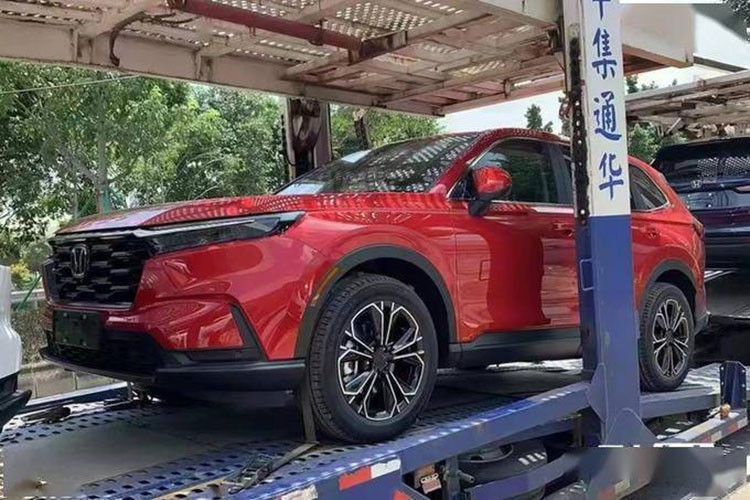 Đây là lần đầu tiên thông tin của Honda CR-V PHEV 2023 được công bố. Những thông tin này đã được đăng trên trang web của Bộ Công nghiệp và Công nghệ Thông tin Trung Quốc. Trước đây, Honda CR-V phiên bản PHEV cũng chỉ được bán ở thị trường hàng xóm với Việt Nam. 