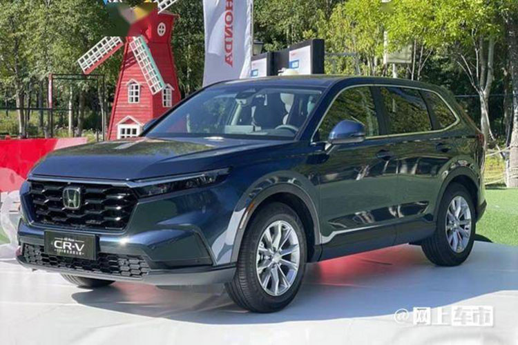 Hiện giá xe Honda CR-V 2023 tại thị trường Trung Quốc chưa được hé lộ. Theo tin đồn, xe sẽ có giá khởi điểm từ 179.800 Nhân dân tệ (khoảng 629 triệu đồng). Hiện Honda Việt Nam vẫn chưa có thông tin về mẫu CR-V thế hệ mới về Việt Nam.