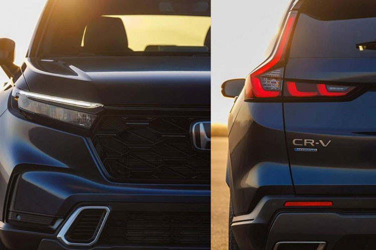 Phần đầu xe được trang bị lưới tản nhiệt hình lục giác mới với thiết kế thẳng đứng hơn và đi kèm mắt lưới tổ ong sơn màu đen. Trên đỉnh lưới tản nhiệt xuất hiện nẹp mạ crôm. Đèn pha LED của Honda CR-V 2023 có thiết kế thanh mảnh và sắc sảo hơn đồng thời tích hợp dải đèn LED định vị ban ngày. Bên dưới còn có cản trước mới với hốc gió trung tâm rộng và khe gió hình chữ "L" ở hai góc.