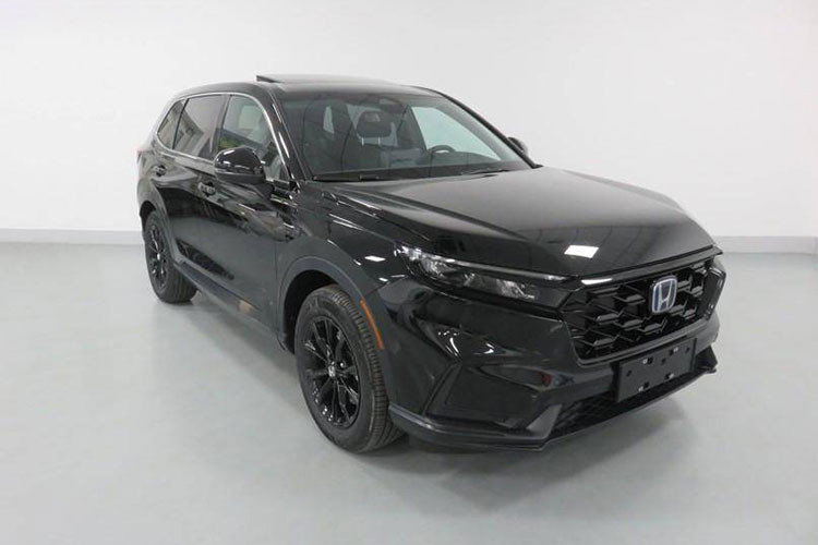 Tại thị trường Trung Quốc, Honda CR-V 2023 sẽ có 2 tùy chọn động cơ. Đầu tiên là động cơ xăng 4 xi-lanh, tăng áp, dung tích 1.5L, sản sinh công suất tối đa 196 mã lực và mô-men xoắn cực đại 243 Nm. Động cơ kết hợp với hộp số tự động biến thiên vô cấp CVT, hệ dẫn động cầu trước hoặc 4 bánh toàn thời gian.