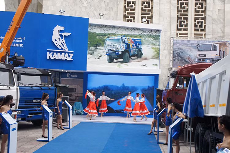 Theo thông tin từ phía đại diện Kamaz tại thị trường Việt Nam cho biết, các mẫu xe của hãng đều được phân phối bởi Tân Đại Tây Dương, xe nhập khẩu nguyên chiếc từ CHLB Nga, và một số mẫu bồn, thùng được sản xuất tại Việt Nam đáp ứng tiêu chuẩn của cục đăng kiểm.