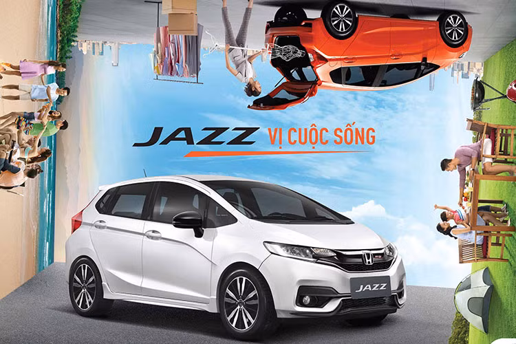Thực tế, Honda Jazz đã biến mất khỏi danh mục sản phẩm của Honda tại Việt Nam từ cuối tháng 05/2020. Nhiều người nghi ngờ mẫu hatchback hạng B này đã chính thức bị "khai tử" tại Việt Nam do tình hình kinh doanh ế ẩm. Cho đến nay, một số đại lý còn tồn xe vẫn tiếp tục bán cho tới khi hết hàng, dù vậy lượng xe bán ra vẫn khá nhỏ giọt. Thậm chí, trong tháng 10/2020, không có chiếc Jazz nào được bán ra. Sang đến tháng 11/2020, Honda Việt Nam đã bàn giao tới khách hàng 36 xe Jazz, nâng tổng số xe bán ra trong năm 2020 đạt 120 xe.