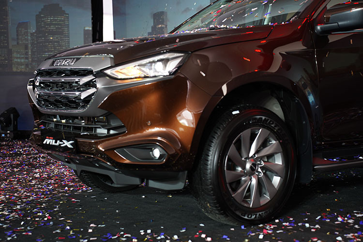 Xe sở hữu chiều dài cơ sở tăng thêm 10mm, đạt 2.855mm, nền tảng khung gầm mới và hệ thống treo êm ái hơn. Cụ thể treo phía trước là loại độc lập, cánh tay đòn kép, giảm xóc và thanh ổn định. Hệ thống treo phía sau đã được thiết kế 5 liên kết đi kèm với thanh ổn định.