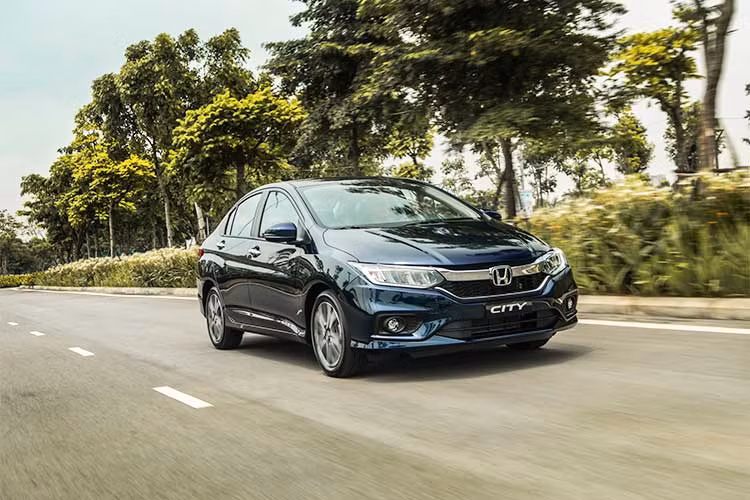 Đây không phải lần đầu tiên Honda ôtô Việt Nam giảm giá mẫu xe sedan City. Trước đó, vào khoảng tháng 7/2017, giá mẫu xe này đã được ưu đãi khoảng 20 triệu đồng tại đại lý. Điểm khác là mức giảm lần này nằm ở giá niêm yết, tức là khi Bộ Tài chính cập nhật giá tính thuế mới, xe City sẽ được giảm cả lệ phí trước bạ.