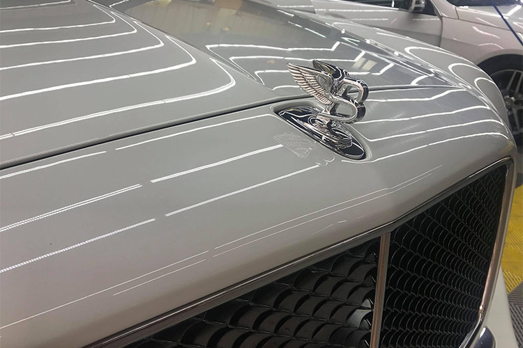 Không chỉ có giá cao nhất hiện nay, chiếc Bentley Mulsanne Speed của đại gia Bình Dương còn sở hữu biển số "siêu" đẹp. Sau khi hoàn thành đăng kí đăng kiểm, chiếc Bentley đã sở hữu biển số "siêu độc" 61A- 4.5678.