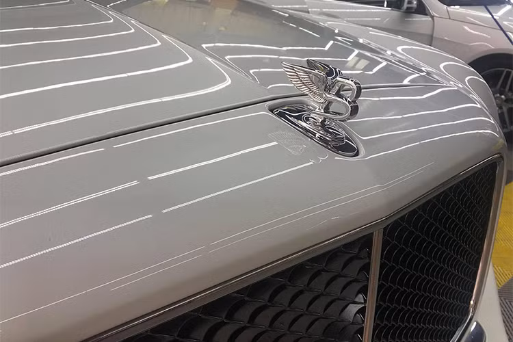 Không chỉ có giá cao nhất hiện nay, chiếc Bentley Mulsanne Speed của đại gia Bình Dương còn sở hữu biển số "siêu" đẹp. Sau khi hoàn thành đăng kí đăng kiểm, chiếc Bentley đã sở hữu biển số "siêu độc" 61A- 4.5678.