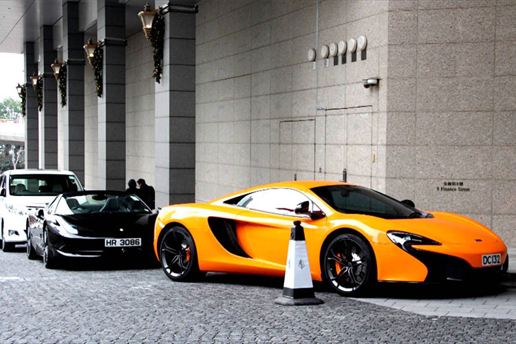 Từ năm 2006 đến năm 2016, số lượng chỗ đỗ xe ôtô ở Hồng Kông chỉ tăng 9,5%, tương ứng với 743.000 chỗ đỗ xe, trong khi số xe đăng ký tăng thêm 49%, theo số liệu của Sở Giao thông Vận tải Hồng Kông.