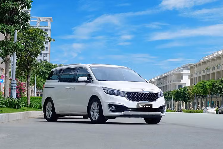 Cụ thể, ưu đãi với xe thương hiệu Kia cao nhất là mẫu xe Kia Sedona lên tới 105 triệu đồng, kế đến là Sorento là 74 triệu đồng và Kia Cerato là 51 triệu đồng. Ngoài ra, khách hàng quyết định mua xe trong thời điểm này chỉ cần đặt cọc để nhận được ưu đãi đặc biệt và có thể thanh toán sau.