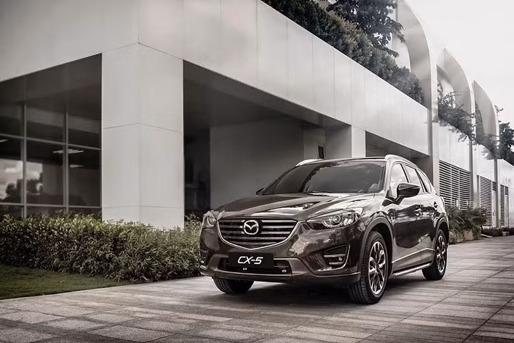 “Tháng 7 âm lịch, người tiêu dùng có tâm lý e ngại mua sắm trong tháng Ngâu, vì vậy chúng tôi tăng cường các chương trình ưu đãi trong 2 tuần còn lại của tháng 8 để đảm bảo ổn định doanh số, trước khi buộc phải cắt giảm chương trình ưu đãi trong tháng 9 tới”- ông Kha cho biết.