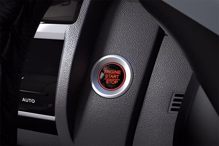 Trang bị an toàn trên Honda Jazz 2018 mới tại Ấn Độ sẽ được nâng cấp thêm cảm biến hỗ trợ đỗ xe phía sau và khóa cửa tự động cảm biến theo tốc độ. Ngoài ra, nhà sản xuất cho biết đã cải tiến khả năng cách âm và chống rung cho Honda Jazz 2018. Trang bị vận hành trên mẫu xe mới vẫn được duy trì như phiên bản trước đây.