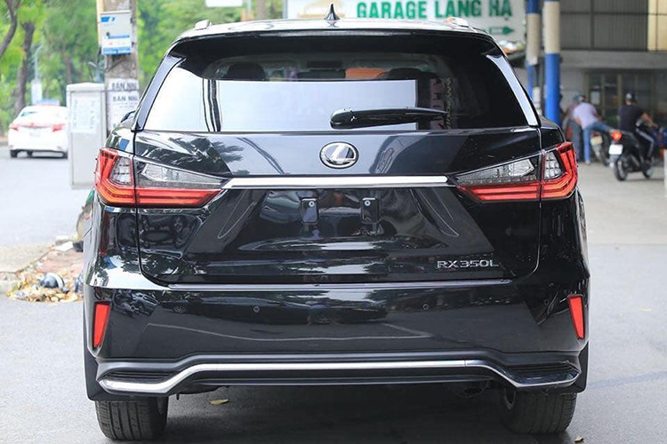Lexus RX 350L sở hữu động cơ V6 3,5 lít, hút khí tự nhiên, cho công suất 290 mã lực và mô-men xoắn 357 Nm, kết hợp hộp số tự động 8 cấp. Cấu hình RX 450hL hybrid kết hợp giữa động cơ V6 3,5 lít với mô-tơ điện, cho công suất tổng cộng 308 mã lực. Hệ dẫn động FWD hoặc AWD tùy chọn có thể phân bổ tới 50% công suất cho trục sau.