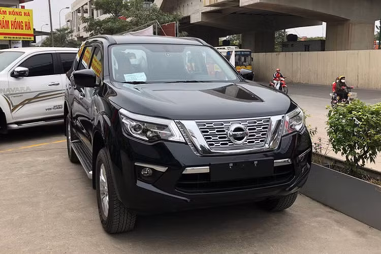 Từng xuất hiện tại triển lãm VMS 2018, mẫu xe SUV Nissan Terra mới chỉ ra mắt 2 phiên bản sử dụng động cơ xăng 2,5 lít cùng hộp số tự động 7 cấp với tên gọi là E và V, không thấy sự xuất hiện của bản dầu diesel như thị trường Thái Lan. Mới đây những chiếc xe phiên bản Nissan Terra S thấp nhất mới xuất hiện tại Việt Nam, cụ thể là thị trường Hà Nội.