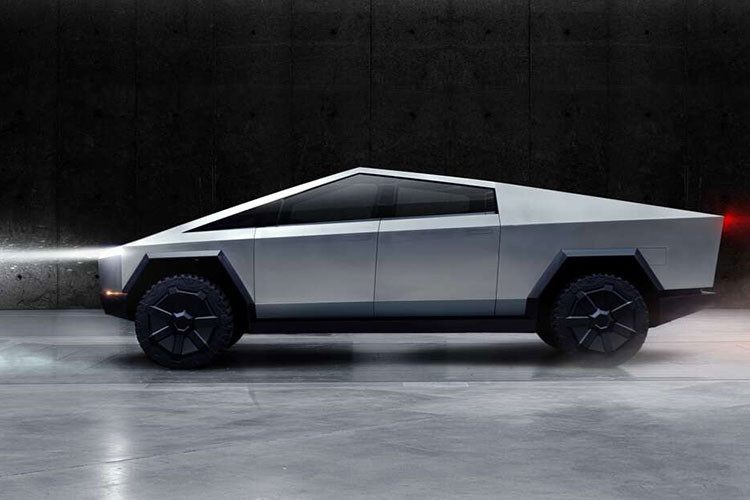 Cybertruck được công bố lần đầu tiên vào năm 2019, tuy nhiên tới nay mẫu xe này vẫn chưa được bán ra thị trường. Tesla Cybertruck có một ngoại hình góc canh với kích thước khá lớn. Đặc biệt, chiếc bán tải điện này có phạm vi vận hành lên đến 980km ở phiên bản cao cấp nhất. Nếu so sánh với các đối thủ, Cybertruck sẽ có khả năng di chuyển tốt hơn nhiều. 