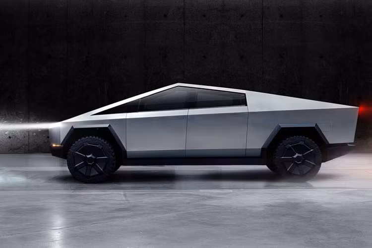 Cybertruck được công bố lần đầu tiên vào năm 2019, tuy nhiên tới nay mẫu xe này vẫn chưa được bán ra thị trường. Tesla Cybertruck có một ngoại hình góc canh với kích thước khá lớn. Đặc biệt, chiếc bán tải điện này có phạm vi vận hành lên đến 980km ở phiên bản cao cấp nhất. Nếu so sánh với các đối thủ, Cybertruck sẽ có khả năng di chuyển tốt hơn nhiều. 