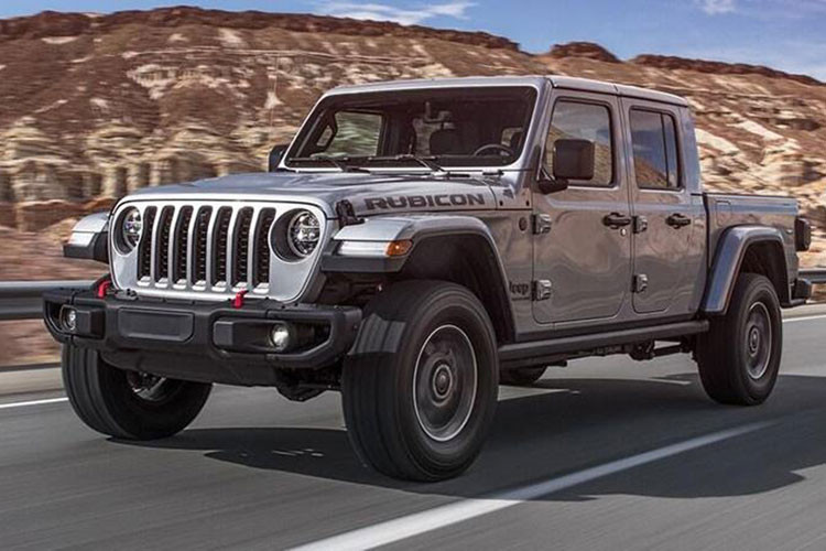 Gladiator có kích thước tương đương với Ford Ranger, tuy nhiên nó lại được coi là đối thủ cạnh tranh ngang hàng với Ford F-150 Raptor. Jeep Gladiator được xây dựng chú trọng vào khả năng vượt địa hình, do đó mẫu xe bán tải này có khả sức tải khá hạn chế, chỉ ở mức 620 kg. Tại thị trường Việt Nam, Jeep Gladiator được cung cấp động cơ V6 3.6L, tạo ra công suất tối đa 285 mã lực và mô-men xoắn cực đại 352 Nm.