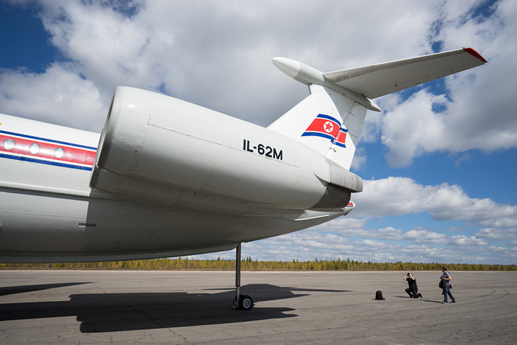 Tuy nhiên cũng có nhiều ý kiến cho rằng, ông Kim Jong-un có thể sẽ thuê máy bay của Trung Quốc nếu ưu tiên về độ an toàn hoặc đi bằng tàu hỏa qua Trung Quốc để sang Việt Nam.