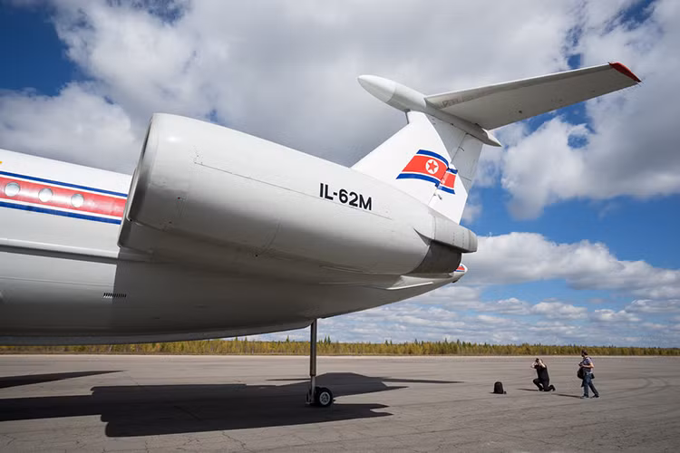 Tuy nhiên cũng có nhiều ý kiến cho rằng, ông Kim Jong-un có thể sẽ thuê máy bay của Trung Quốc nếu ưu tiên về độ an toàn hoặc đi bằng tàu hỏa qua Trung Quốc để sang Việt Nam.