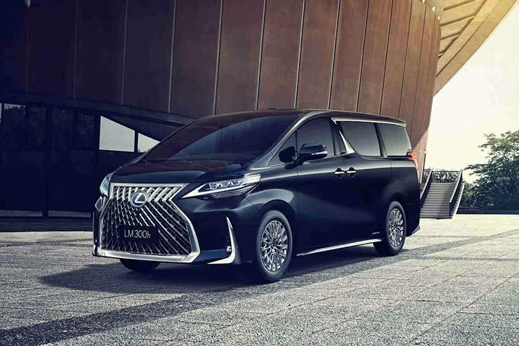 Được biết, mặc dù chưa bán ra thị trường chính thức, nhưng giá bán Lexus LM mới đã được thông báo tại Đài Loan. Được biết mẫu MPV hạng sang Lexus LM 2019 tại thị trường này sẽ từ 3,5 triệu Tân Đài tệ (khoảng 2,62 tỷ đồng) bản 7 chỗ và 5 triệu Tân Đài tệ (3,74 tỷ đồng) cho bản 4 chỗ.