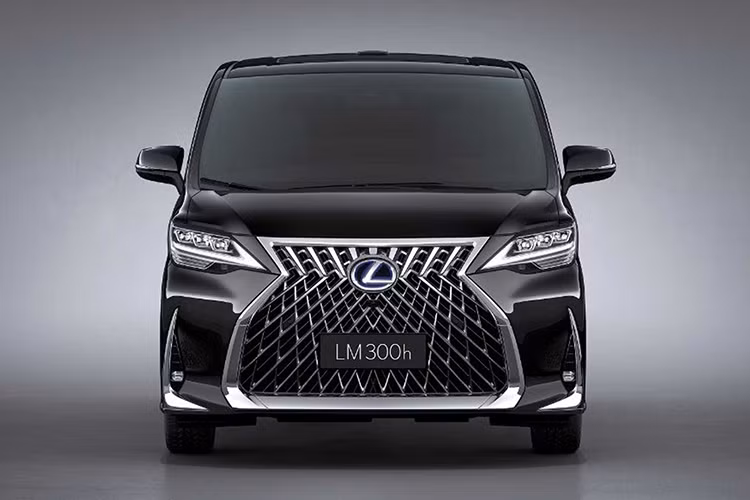 Mẫu xe minivan hạng sang Lexus LM mới sẽ có tổng cộng 02 tuỳ chọn hệ dẫn động bao gồm cầu trước (FWD) và bốn bánh (AWD). Lexus LM cho khả năng vận hành êm ái hơn nhờ công nghệ giảm xóc Swing Valve Shock Absorber chia sẻ từ dòng Lexus ES thế hệ mới.