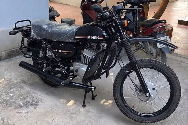 Hiện tại, thương hiệu xe máy Minsk lúc này đã đổi tên thành M1nsk. Sản phẩm M125X được trang bị động cơ của hãng Zongshen, Trung Quốc. 