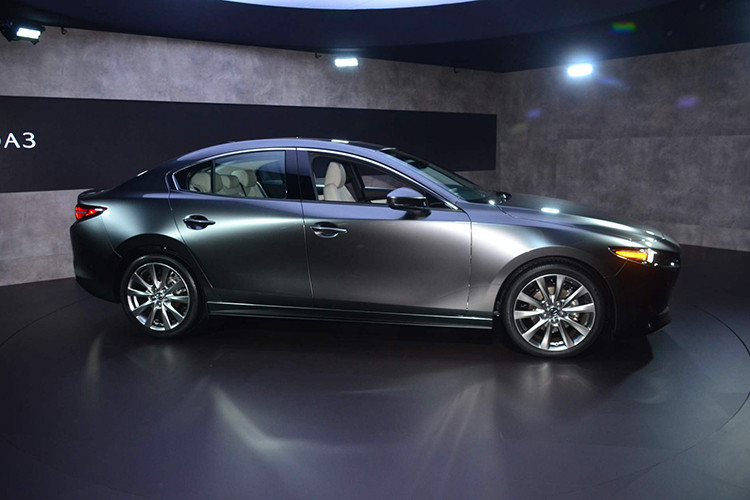 Được biết, người tiêu dùng tại Mỹ rất thích xe hệ dẫn động bốn bánh AWD. Có thể trong thời gian tới, Mazda sẽ giới thiệu luôn bản máy xăng SKYACTIV-X sử dụng hệ thống đánh lửa Spark Ignition Compression Ignition (SCCI) không dùng bugi tại Mỹ.