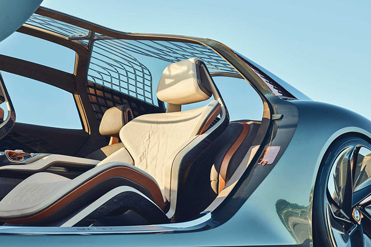 Trong năm nay, bộ phận Mulliner của Bentley đã tạo ra không ít mẫu xe phiên bản giới hạn như Mulsanne WO Edition, Continental GT No. 9 và Continental GT Convertible No. 1. Tuy đắt đỏ nhưng những mẫu xe này đều nhanh chóng "cháy hàng".