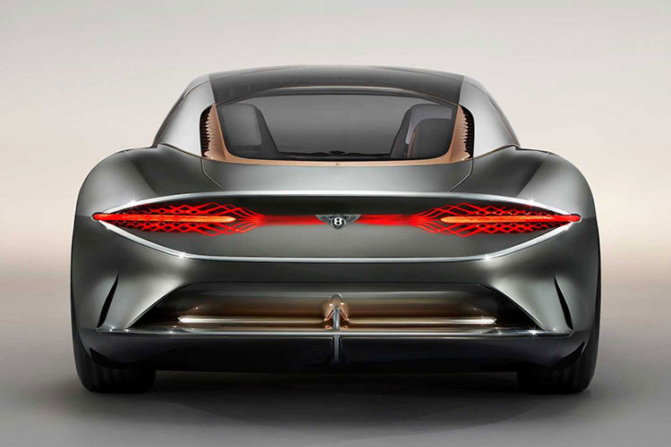 Điều đó phần nào cho thấy khách hàng "khát" xe Bentley cá nhân hóa đến thế nào. Ngay cả những đối thủ "đồng hương" của Bentley như Rolls-Royce và McLaren hiện cũng đầu tư nguồn lực để tạo ra những mẫu xe siêu cao cấp để phục vụ giới siêu giàu. Bản thân những mẫu xe này cũng mang về lợi nhuận cao cho nhà sản xuất.