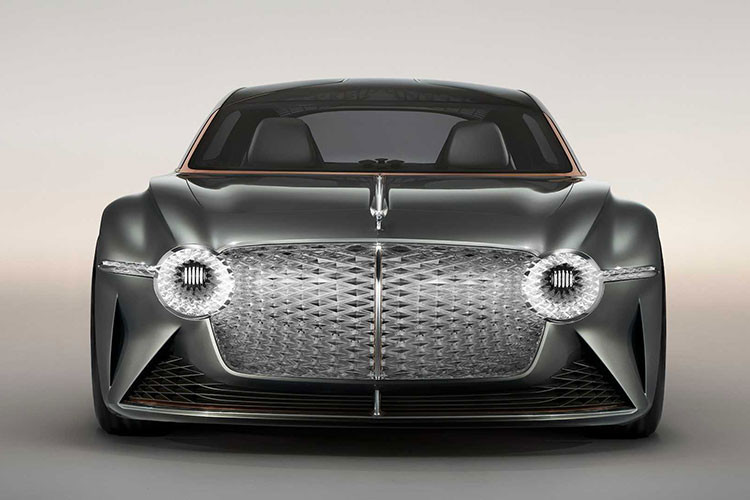 Không dừng ở đó, các gói phụ kiện Mulliner Style Specification và Mulliner Driving Specification tùy chọn cũng thường xuyên được khách hàng chi thêm tiền để bổ sung cho chiếc Bentley của mình. Dự kiến, mẫu xe mui trần đặc biệt Bentley sẽ được sản xuất với số lượng không hơn 12 chiếc và đi kèm giá bán lên đến 1,5 triệu Bảng (khoảng 46 tỷ đồng).